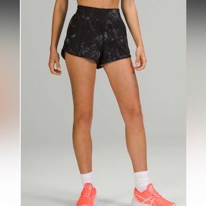 Lululemon Hotty Hot High-Rise Lined Short 2.5"